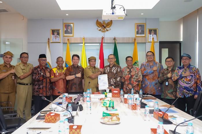Zainal-Paliwang-menerima-audiensi-PT-Indonesia-Transit-Synergy.jpg