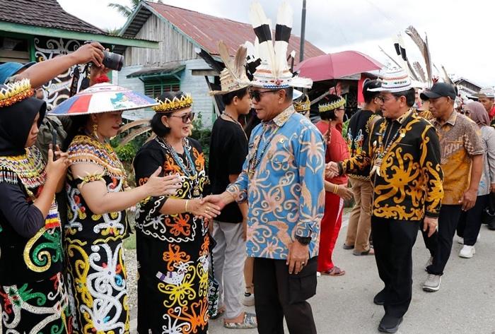 Gubernur Kaltara Apresiasi Pesta Budaya Meja Panjang di Desa Pimping Bulungan