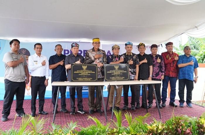 Zainal-Paliwang-saat-peresmian-gedung-asrama-mahasiswa-putra-putri-Kaltara.jpg