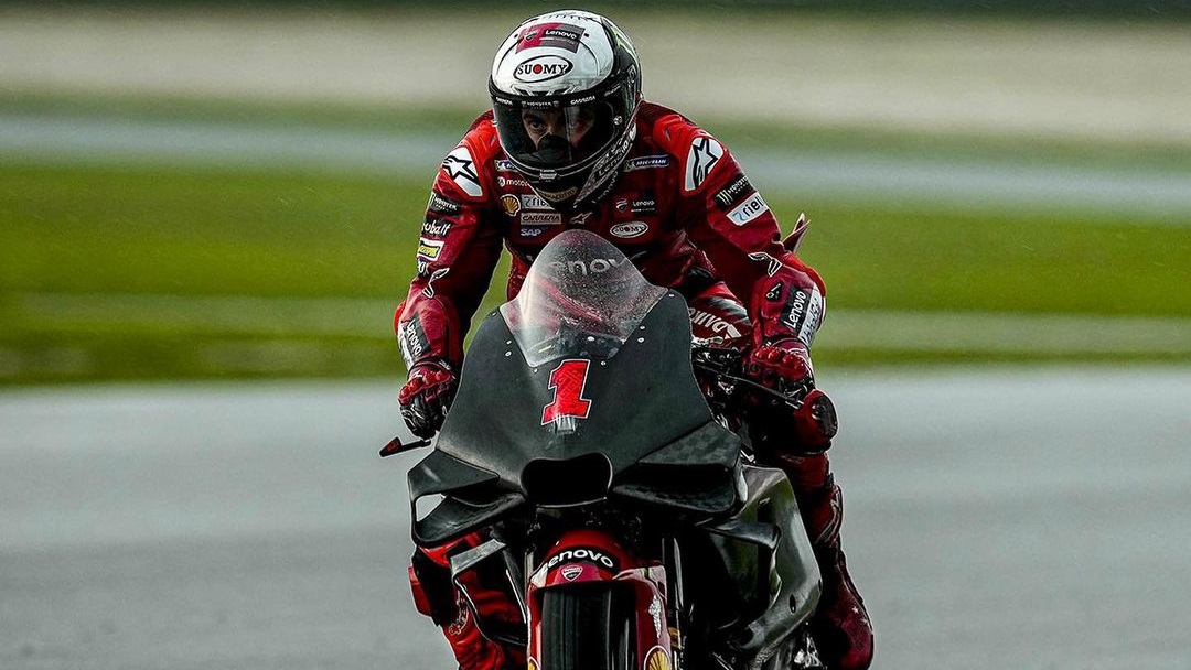 aksi-francesco-bagnaia-pada-tes-pramusim-motogp-2023-di-sirkuit-sepang-10-12-februari-2023-2.jpg