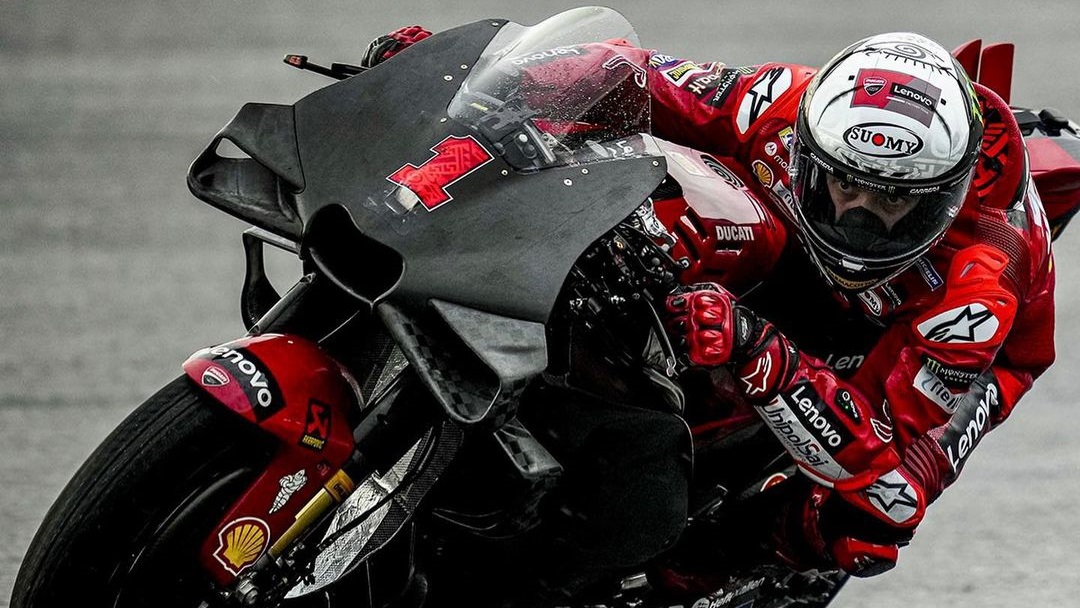 aksi-francesco-bagnaia-pada-tes-pramusim-motogp-2023-di-sirkuit-sepang.jpg