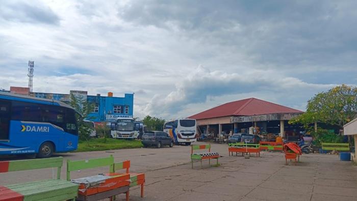 aktivitas-Bus-Damri-di-Terminal-Tanjung-Selor-sebelum-keberangkatan.jpg