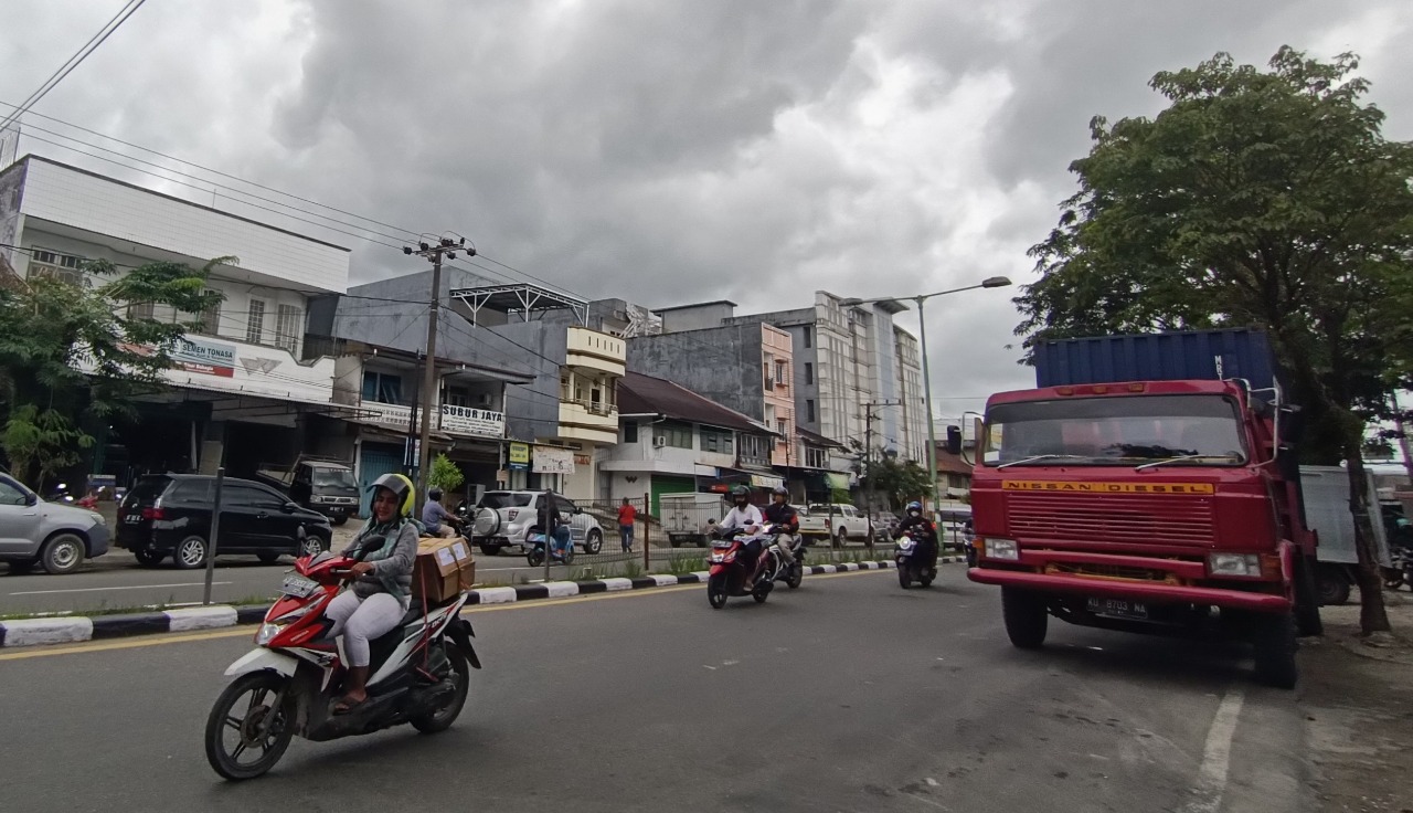 aktivitas-masyarakat-di-kota-tarakan-23022022.jpg