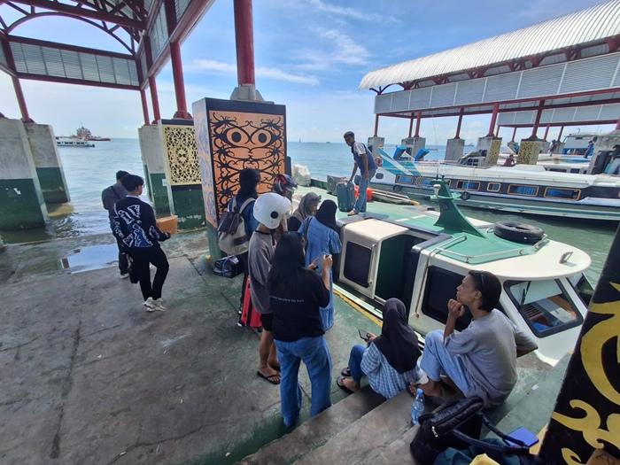 aktivitas-penumpang-sebelum-keberangkatan-menuju-rute-tujuan-di-Pelabuhan-Tengkayu-I-Tarakan.jpg
