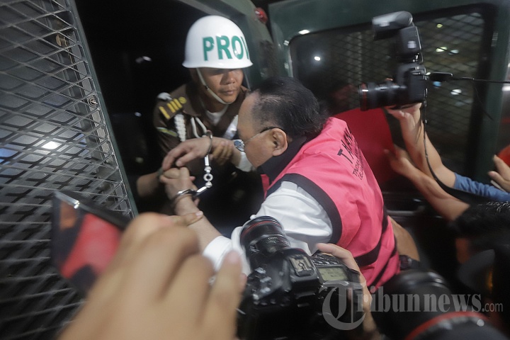 anggota-dpr-ri-ismail-thomas-sebagai-tersangka-dugaan-korupsi.jpg