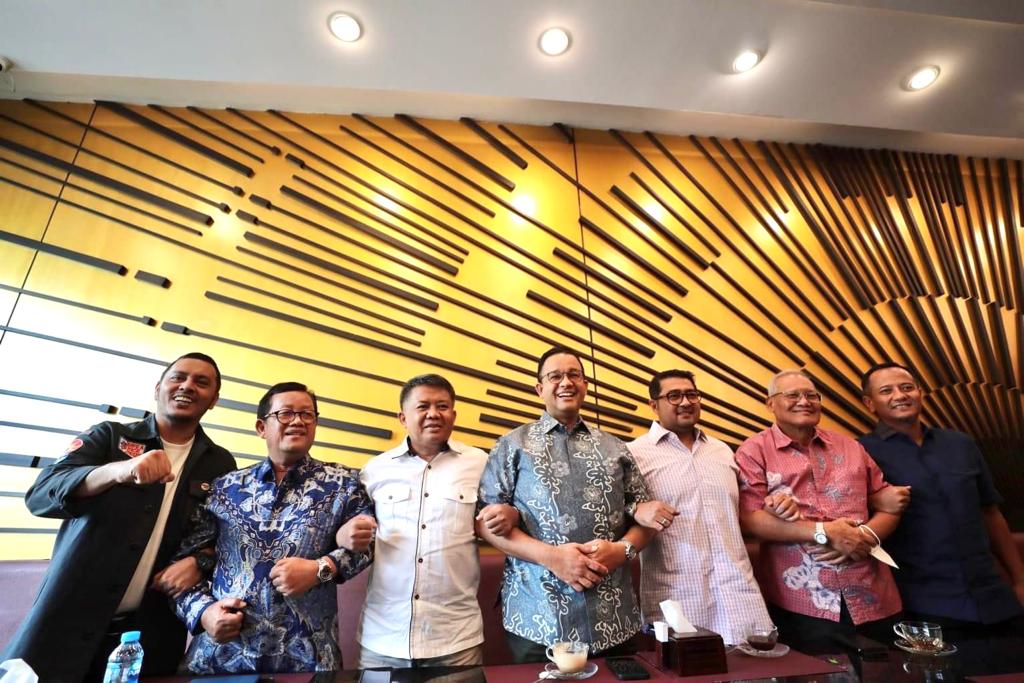 anies-baswedan-bertemu-dan-makan-siang-usai-salat-jumat-dengan-tim-kecil-koalisi-perubahan.jpg