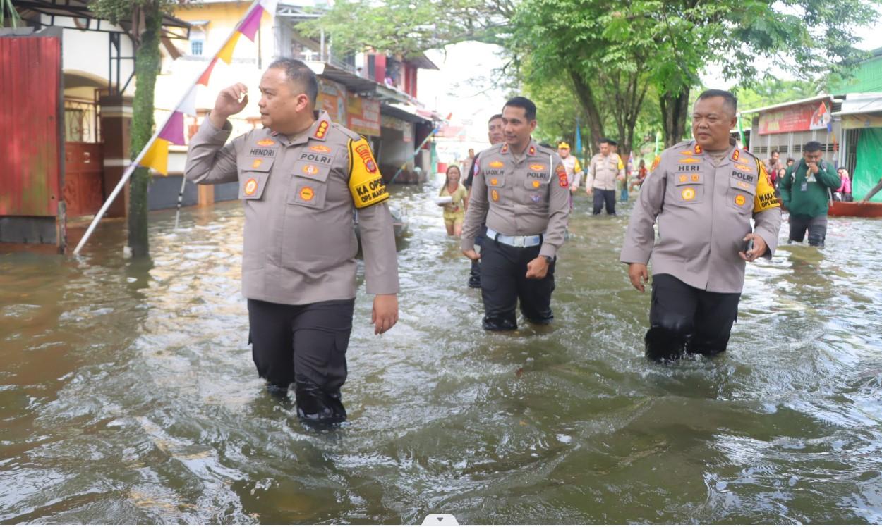 banjir-samarinda-kapolres.jpg