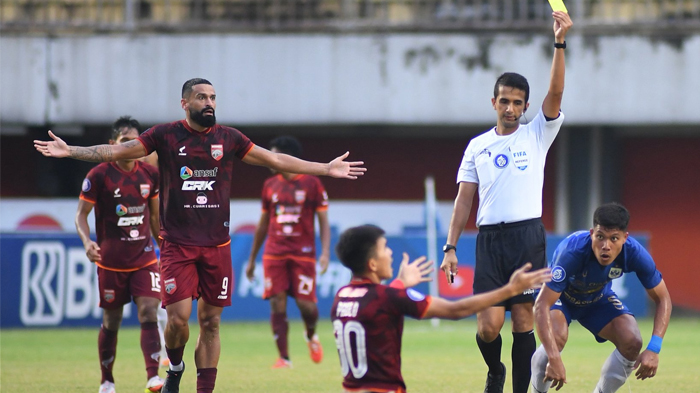 borneo-fc-vs-psis-semarang-di-liga-1-dan-wasit-061121.jpg