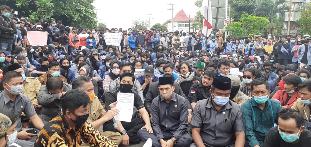 DPR RI Sahkan Perppu Cipta Kerja Jadi UU, Puan Dikritik, Pengamat:Perusahaan Makin Mudah Lakukan PHK