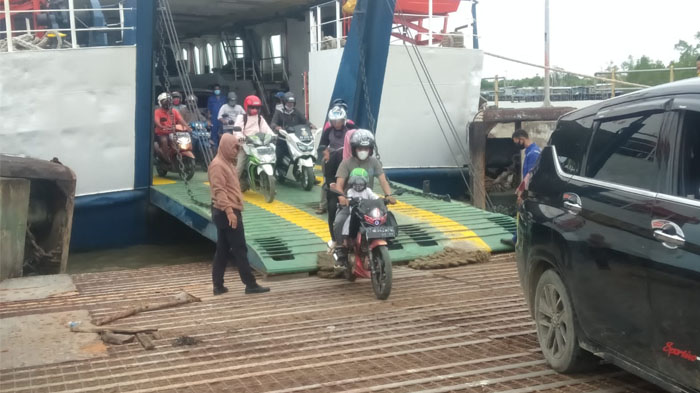 dermaga-penyeberangan-kapal-ferry-kmp-manta-di-sei-jepun-kecamatan-nunukan-selatan.jpg