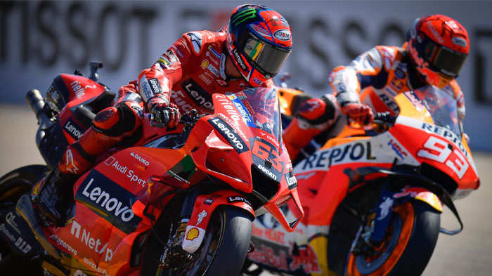 francesco-bagnaia-bersama-marc-marquez-02102021.jpg