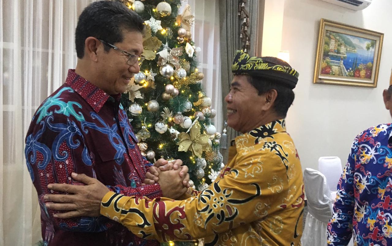 gubernur-kalimantan-utara-zainal-paliwang-disambut-hangat-yansen-tp.jpg