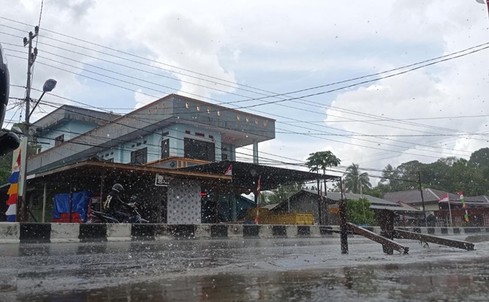 hujan-ringan-pada-sore-hari-di-kecamatan-malinau-kota-26082021.jpg