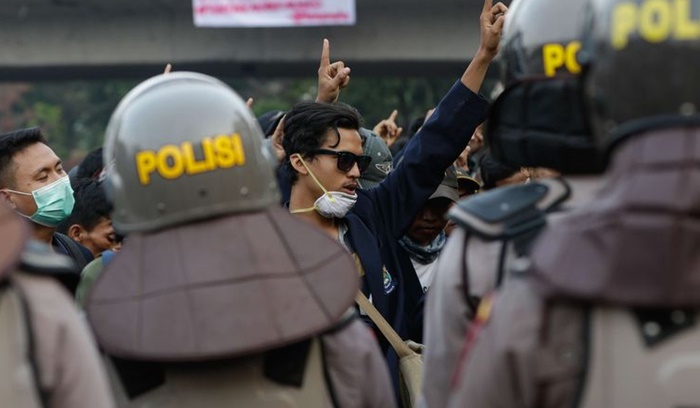 ilustrasi-polisi-dan-demonstrasi-11102020.jpg