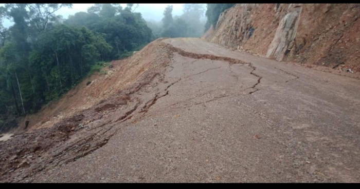 jalan-utama-yang-baru-selesai-dikerjakan-di-krayan-selatan.jpg