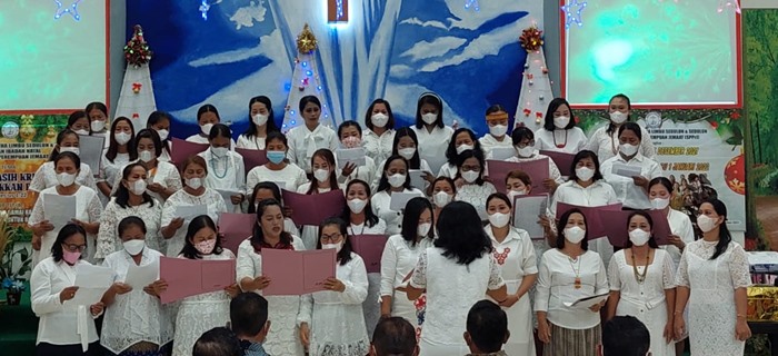 jemaat-gereja-gkpi-maranatha-saat-melaksanakan-ibadah-natal-ibu-sdnd.jpg