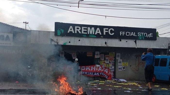 kantor-pusat-dan-official-store-arema-fc-diserbu-masa-unjuk-rasa.jpg