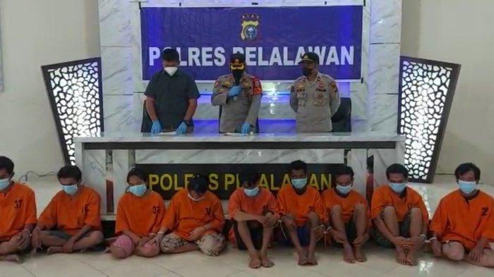 kapolres-pelalawan-akbp-indra-wijatmiko-dalam-konferensi-pers.jpg