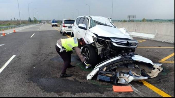 kecelakaan-di-tol-nganjuk.jpg