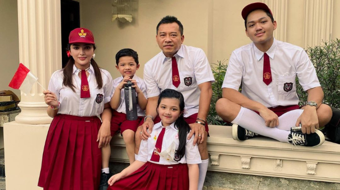 5 Potret Keseruan Artis Rayakan HUT ke-76 RI, Ada Lomba Makan Kerupuk hingga Upacara Bendera Virtual