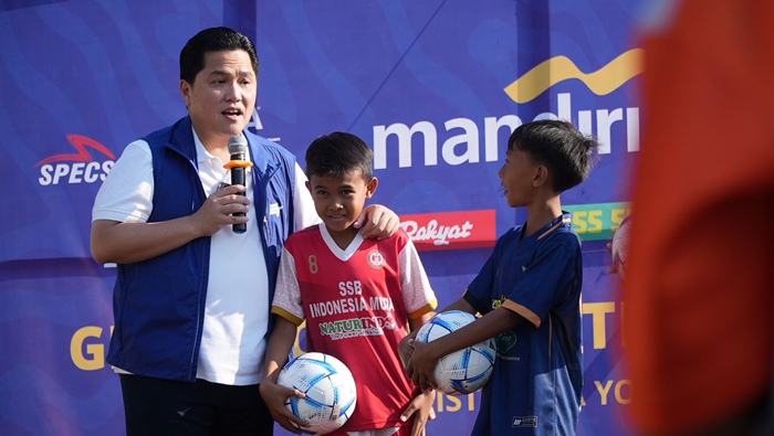 ketua-umum-pssi-erick-thohir-turut-semangati-pemain-bola-muda-di-yogyakarta.jpg
