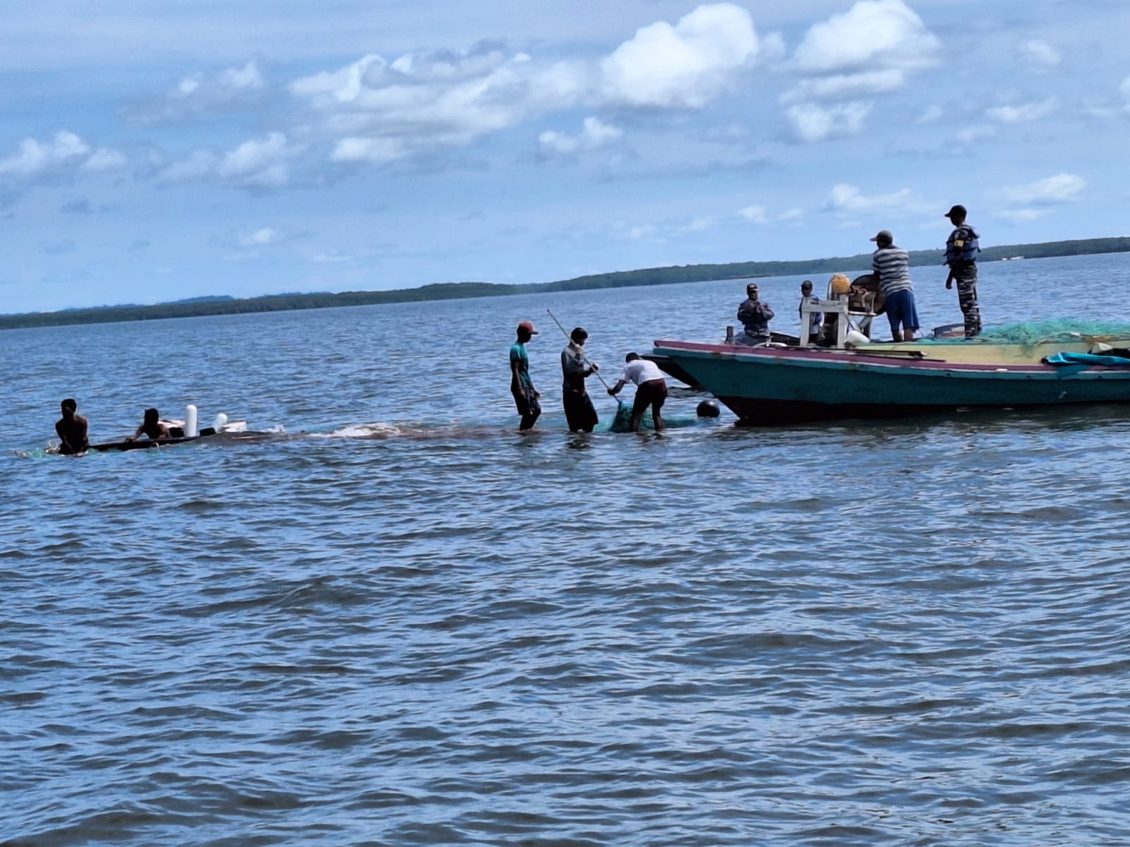 korban-kapal-tenggelam-di-perairan-pulau-bunyu-berhasil-selamat-eth.jpg