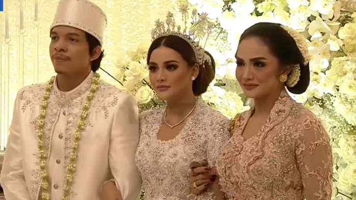 krisdayanti-di-pernikahan-atta-halilintar-dan-aurel-05042021.jpg