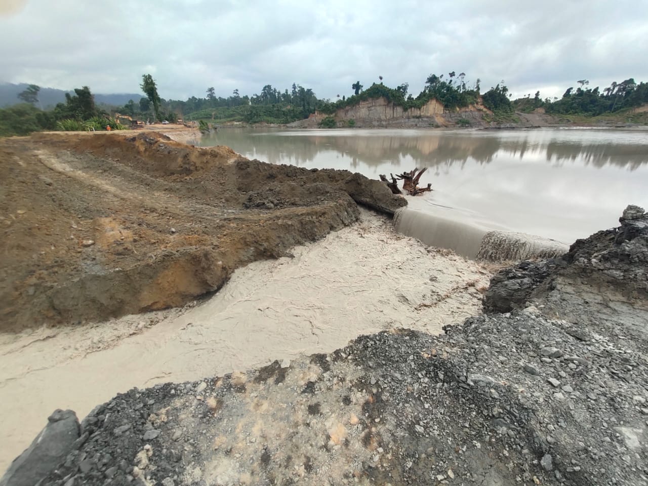 lumpur-di-malinau-selatan-02-15082022.jpg