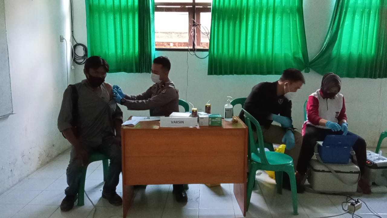 masyarakat-tanjung-selor-divaksinasi-04042022.jpg