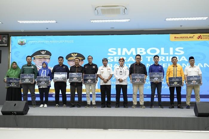 menyerahkan-bankeu-kepada-10-parpol.jpg