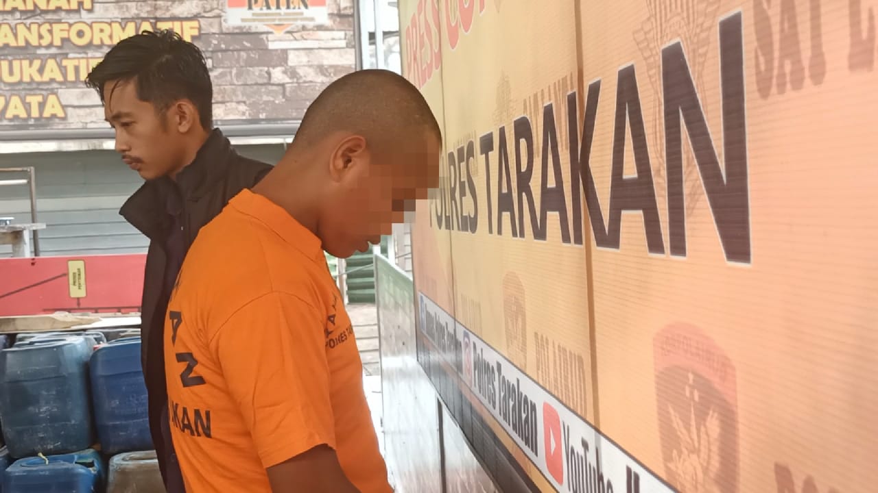 pelaku-saat-berada-di-polres-tarakan-untuk-mempertanggungjawabkan-perbuatannya-srg.jpg