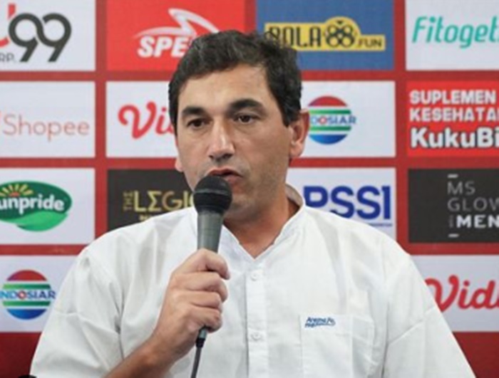 Almeida Harus Putar Otak, Pemain Arema FC jadi Tumbal Piala Presiden 2022, Singo Edan Cari Bek Baru