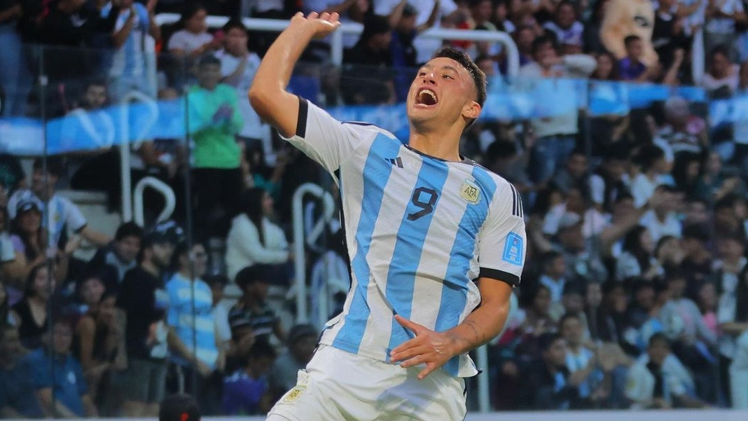 penampilan-alejo-veliz-berseragam-timnas-argentina.jpg