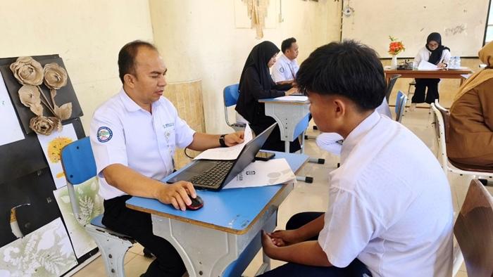 BPJS Kesehatan Tarakan Cek Kesehatan dan Kepesertaan JKN Murid SMP Budi Utomo