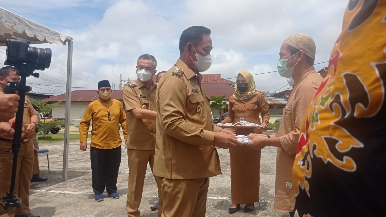 penyerahan-hewan-kurban-wakil-bupati-malinau.jpg
