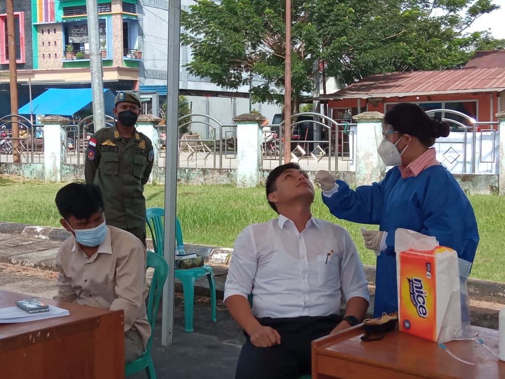 peserta-skd-cpns-kaltara-saat-menjalani-swab-antigen-di-area-cat-bkd-kaltara.jpg