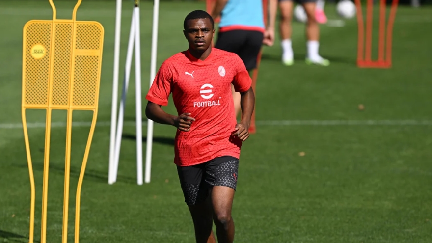 pierre-kalulu-dalam-sesi-latihan-ac-milan-di-milanello-minggu-682023.jpg