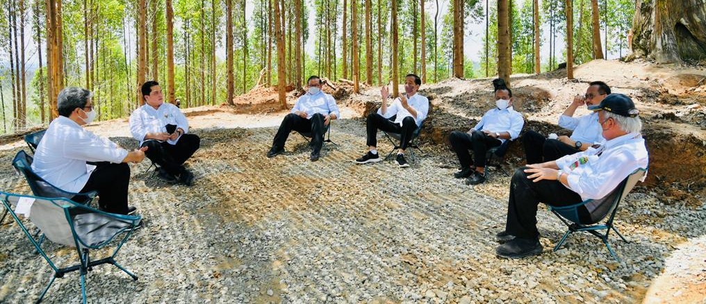 presiden-joko-widodo-berada-di-depan-tenda-di-lokasi-titik-nol-ibu-kota-negara-stk.jpg