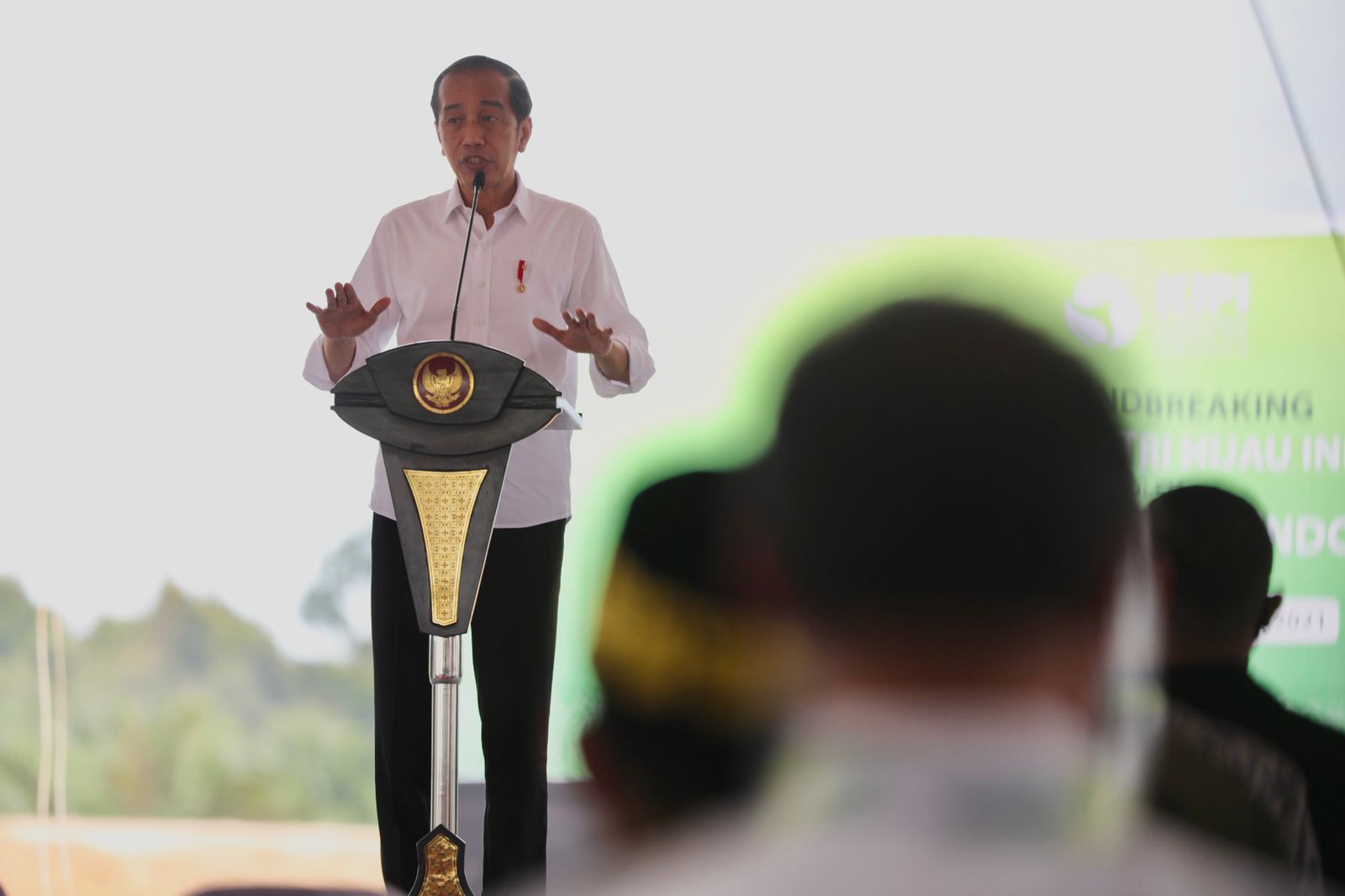 Presiden Jokowi Undang Jepang Investasi Baterai, Bicara Kendaraan Listrik di KTT ASEAN-Jepang