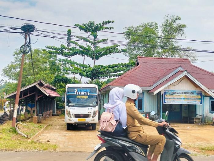 salah-satu-Bus-Damri-tengah-parkir-di-Pool-Damri-Tana-Tidung.jpg