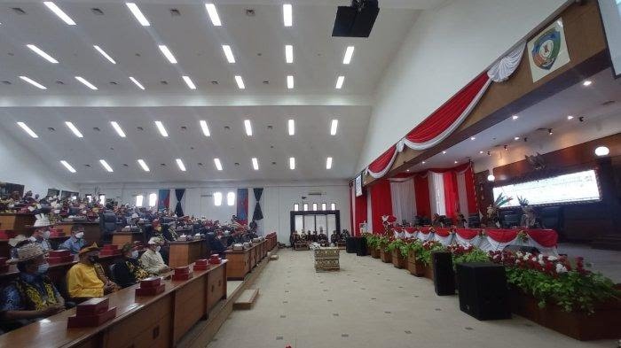 sidang-paripurna-istimewa-dprd-malinau-merayakan-usia-kabupaten-malinau-ke-22-zhs.jpg