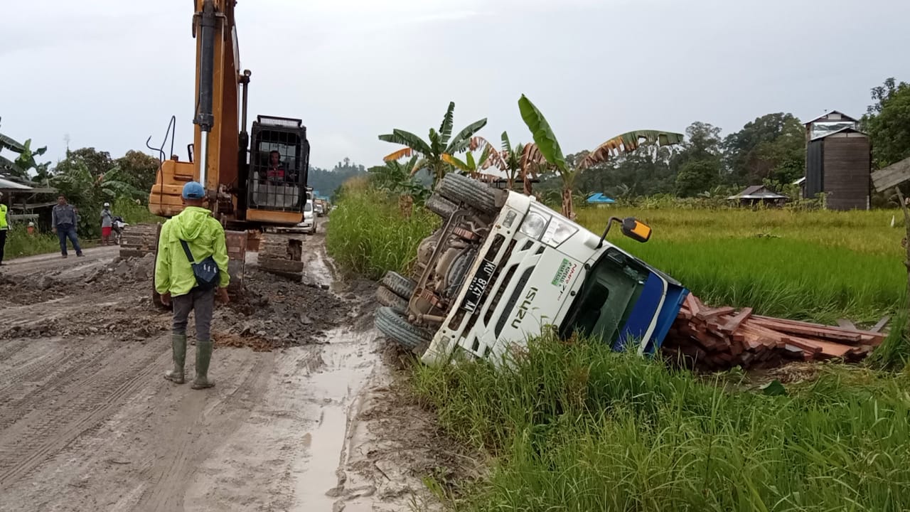 situasi-jalan-alternatif-bulu-perindu-pada-maret-lalu.jpg