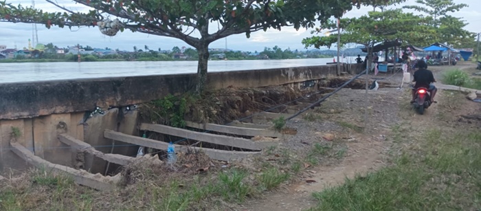 titik-longsor-tersebar-di-sepanjang-turap-pesisir-sungai-sesayap.jpg