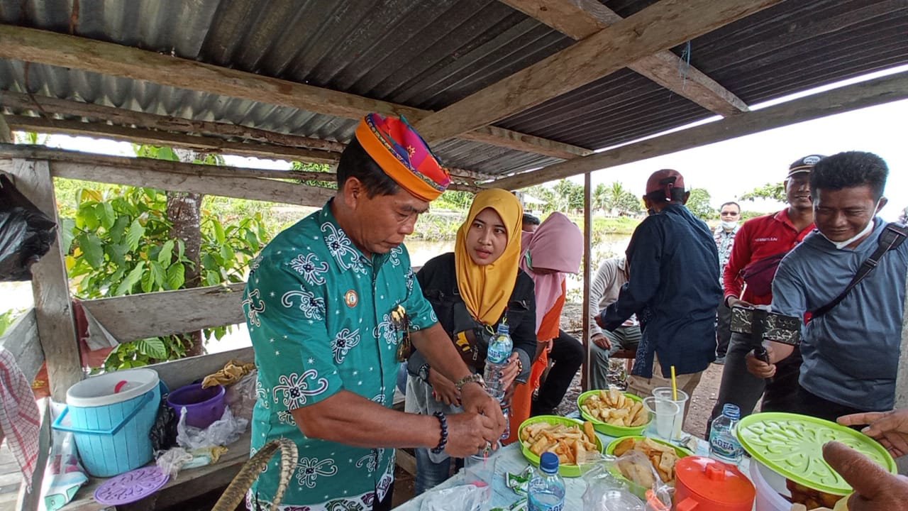 Gubernur Kaltara Zainal Paliwang Jualan Es, Warga SP 7 Desa Tanjung Buka Senang dan Harap Ini
