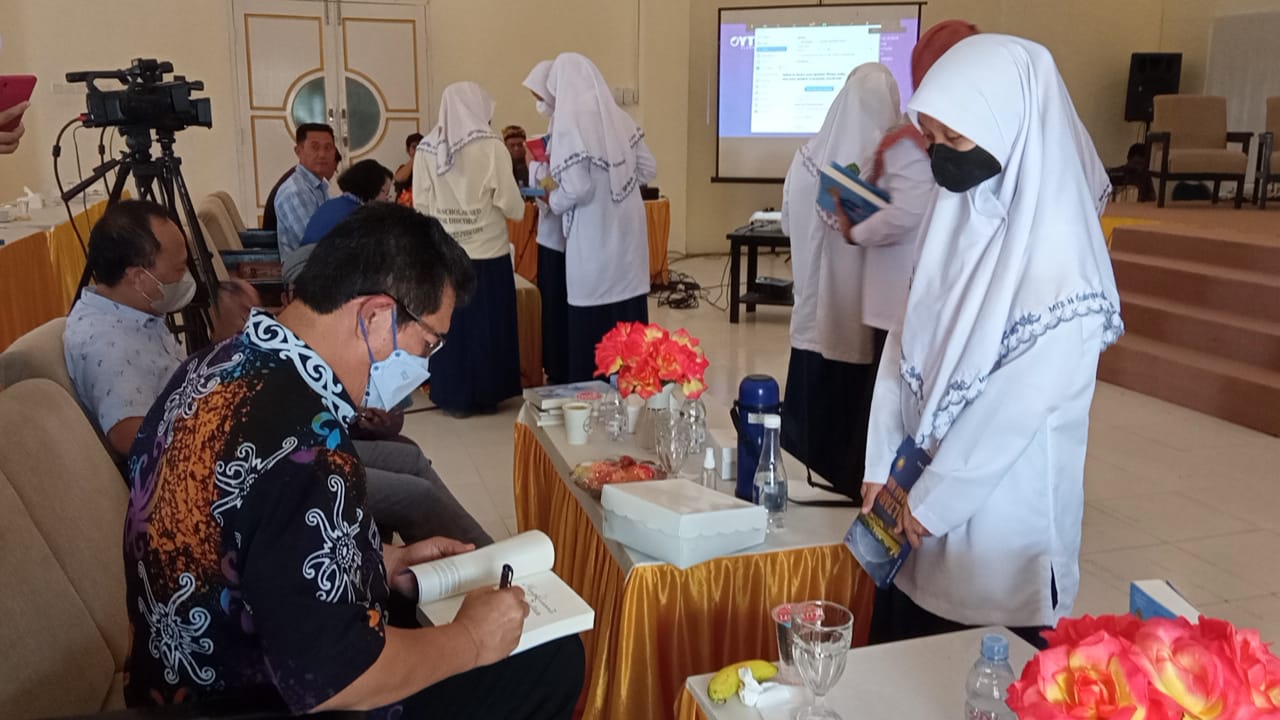 wagub-kaltara-luncurkan-buku-01-22022022.jpg