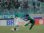 Aksi-Januar-Eka-Ramadhan-saat-masih-berseragam-Persebaya.jpg