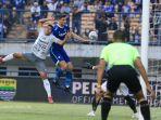 Aksi-bek-andalan-Persib-Bandung-Nick-Kuipers-saat-melawan-Bali-United.jpg