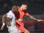 Aksi-pemain-Borneo-FC-Stefano-Lilipaly-oranye-saat-lawan-Persita.jpg
