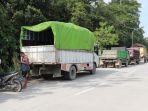 Antrian-Panjang-Mengular-Di-SPBU-Jalan-Sengkawit-Tanjung-Selor-dthgd.jpg
