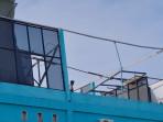 Atap-gedung-Politeknik-Kaltara-terbang-09102025jpg.jpg